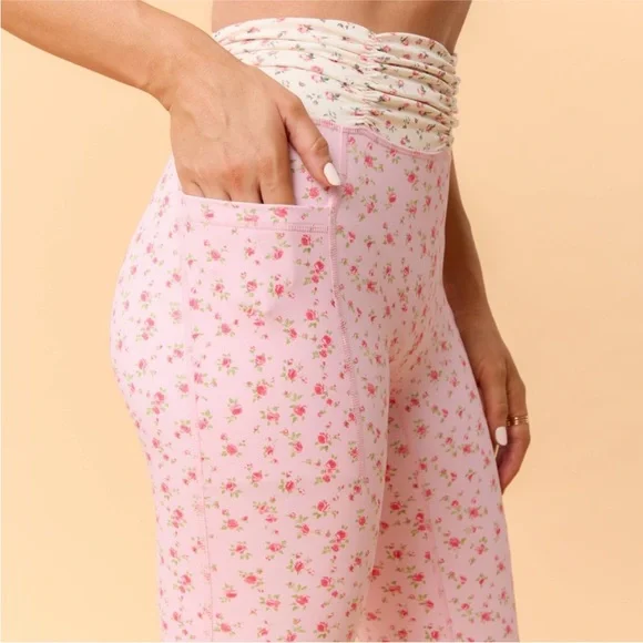💐 Pink Floral Blogilates Women's Ruched Waist Leggings Size Small - Picture 3 of 7
